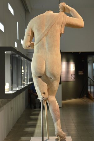 Marble statue of Aphrodite armed with a sword (Venus Victrix), from the Villa of Theseus in Nea Pafos, 2nd-3rd century AD, Cyprus Museum, Nicosia (22331113600). Экспонат из собрания: Кипрский музей.