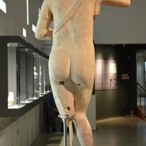 Marble statue of Aphrodite armed with a sword (Venus Victrix), from the Villa of Theseus in Nea Pafos, 2nd-3rd century AD, Cyprus Museum, Nicosia (22331113600). Экспонат из собрания: Кипрский музей.