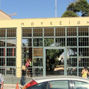 Археологический музей Ираклиона: Entrance in the Archaeological Museum of Heraklion, 06382x.