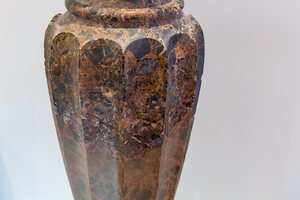 Археологический музей Ираклиона: Piriform alabastron-rhyton with fluted body from Knossos, hall of double axes 01.