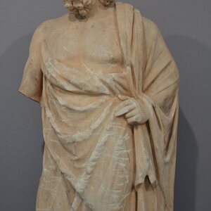 Small marble statue of Asclepius, god of medecine, early 2nd century AD, found in Gortyn, Heraklion Archaeological Museum (30665967165). Экспонат из собрания: Археологический музей Ираклиона.
