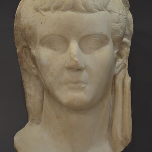 Tiberius, the head is covered by a toga and was originally inserted in a statue, found in Gortyn, Heraklion Archaeological Museum (29756092143). Экспонат из собрания: Археологический музей Ираклиона.