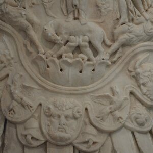 Detail of the Headless statue of Hadrian, he is shown as a triumphant army commander with a cuirass, found in Gortyn, Heraklion Archaeological Museum (29757693344). Экспонат из собрания: Археологический музей Ираклиона.