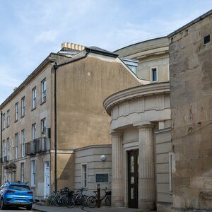 Эшмолеан: античные коллекции: 1047111 I THE ASHMOLEAN MUSEUM AND THE TAYLOR INSTITUTE, side entrance St John Street Oxford 20250617 0001.