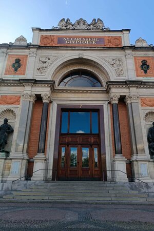 Новая глиптотека Карлсберга и античность: Façade principale du Ny Carlsberg Glyptotek, Copenhague.
