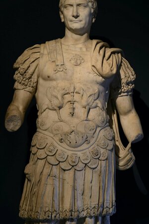 Marble statue of the Roman emperor Trajan in armour (Ny Carlsberg Glyptotek, Copenhagen, Denmark, Inv.-Nr. 1584). Экспонат из собрания: Новая глиптотека Карлсберга и античность.