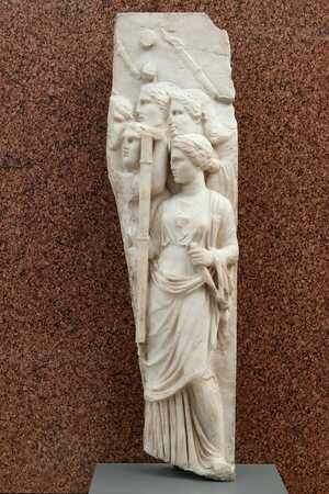 Votive relief Ny Carlsberg Glyptotek IN839. Экспонат из собрания: Новая глиптотека Карлсберга и античность.