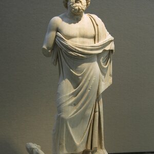 Asclepius, marble statue, Roman Age, Sicily, AM, Syracuse, 121489. Экспонат из собрания: Региональный археологический музей Паоло Орси.