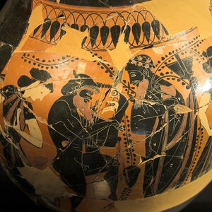 Black figure pottery, Dionysos, satyr with lyre, maenads, 520 BC, AM Syracuse, 121516. Экспонат из собрания: Региональный археологический музей Паоло Орси.